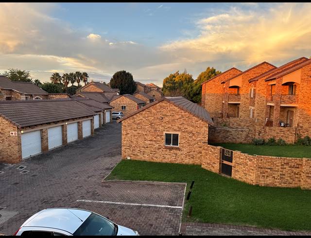 2 BEDROOM APARTMENT FOR SALE IN MOOIKLOOF RIDGE